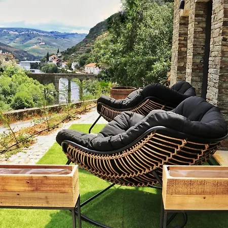 Dois Lagares House Bed & Breakfast 4*